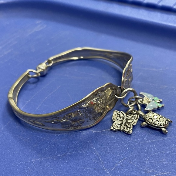 Vintage Artisan Butterfly & Turtle Charm Silver Spoon Bracelet Floral Pattern - Picture 6 of 10